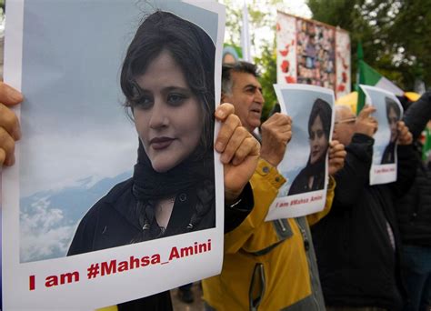 Iran Kopftuch Runter Und Haare Ab Iranerinnen Protestieren Nach Todesfall