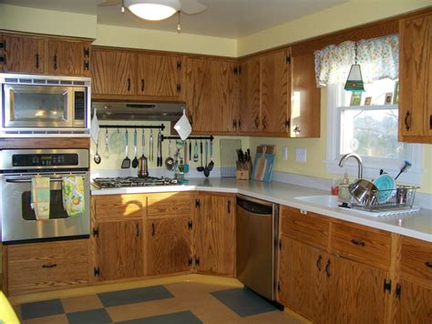 Do you need cabinet hardware for the kitchen cabinets in your retro vintage style kitchen. Diana's early 60s oak kitchen with plank doors and ...