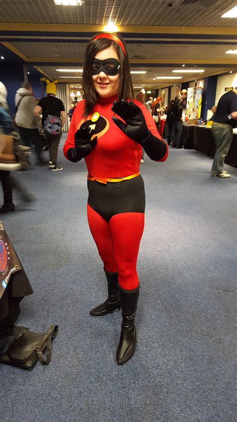 Elastigirl Mrs Incredible Cosplay By Retroenzo On Deviantart