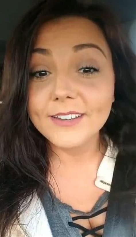 What Is The Name Of This Brunette Who Likes Sucking Off Strangers Replies