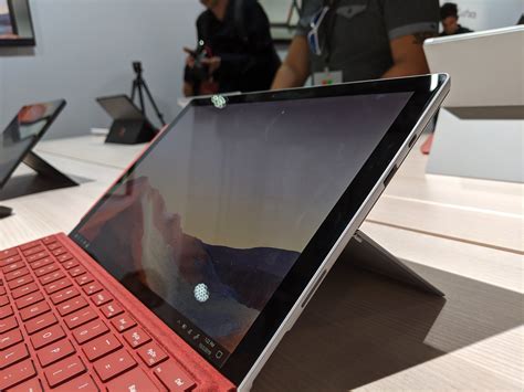 Hands On With The Microsoft Surface Pro 7 Ice Lake Looks Promising Pc World Australia