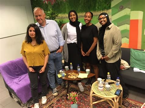 Hon är sedan 31 oktober 2020 partiledare för vänsterpartiet. Galdem A Talk träffar Jonas och Nooshi - Nyhetsbyrån Järva