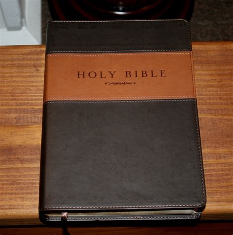 Tyndales Giant Print Nlt Bible Review Bible Buying Guide