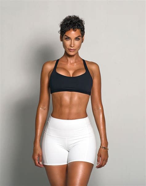 50 Shades Of Shape How Nicole Murphy And Cynthia Bailey Stay Fit At 50 Fit Black Women Fit