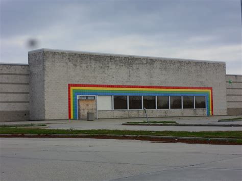 The mall is located in cabin john shopping center which has additional restaurants and stores. The Louisiana and Texas Retail Blogspot: Schwegmann Plaza East