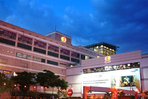 This mall inaugurated in the year 1995 and has been on the expansion since then. Top 10 Shopping in Petaling Jaya - Best places to shop in ...