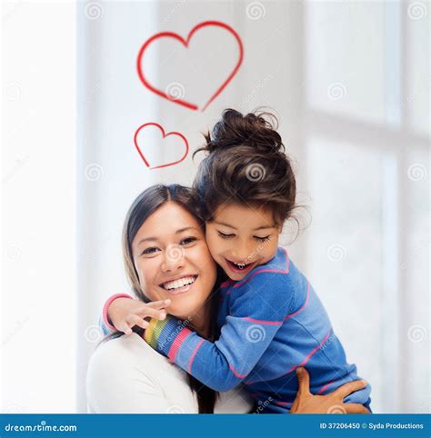 Abrazo De La Madre Y De La Hija Foto De Archivo Imagen De Mama Hija