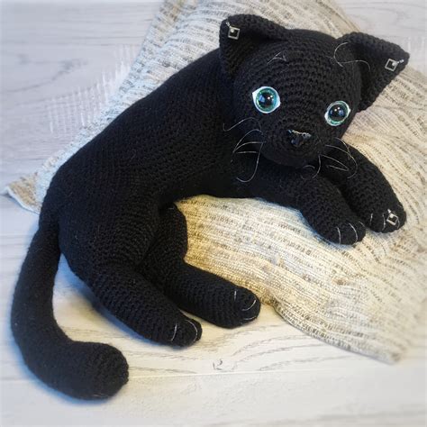 Crochet Pattern Curled Up Cat Monoxa
