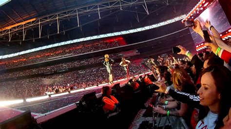 Spice Girls Holler Spiceworld Tour Wembley Stadium Youtube
