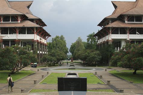 8 Universitas Terbaik Di Bandung Akreditasi A Terbaru Pakcikgo