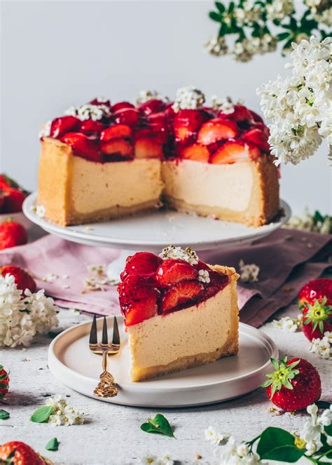 This vegan cheesecake with raspberries is one of my favorite vegan cakes! Best Vegan Cheesecake with Strawberries - Bianca Zapatka ...