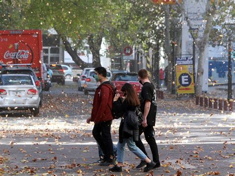 Luego de una jornada signada por la presencia de viento zonda en precordillera, valle de uco y el gran mendoza, los especialistas anuncian para . Alerta de Zonda para Mendoza: puede bajar al llano ...