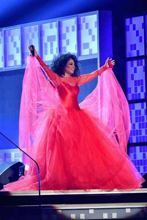 Born and raised in detroit, michigan, she rose to fame as the lead singer of the vocal group the supremes. Diana Ross's Grammys 2019 Performance Video | POPSUGAR ...