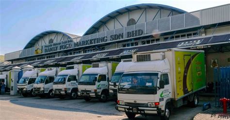 Everyone in the city has an opinion on the best burger in kl, from a sloppy, satisfying ramly to an experimental patty served on an actual plate. Ramly Burger & The Founder Behind This Iconic M'sian Brand