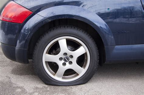 Super Easy Steps To Changing A Flat Tire Safely Odd Culture
