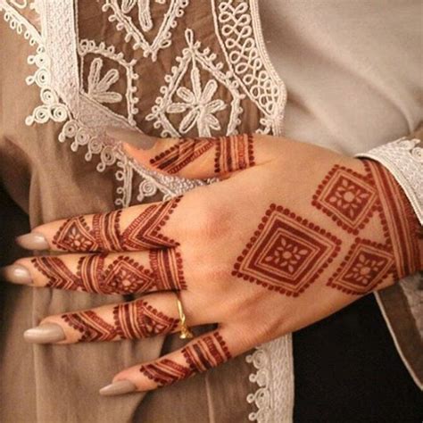 New Instagram Mehndi Design On Fingers Only Rectangle Circle