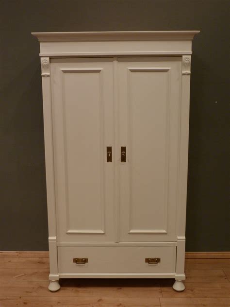 Also known as andrew scrank, schrank andrew howard, schrank andrew. Antiker Jugendstil Schrank, Fichte weiss lasiert um 1910 ...