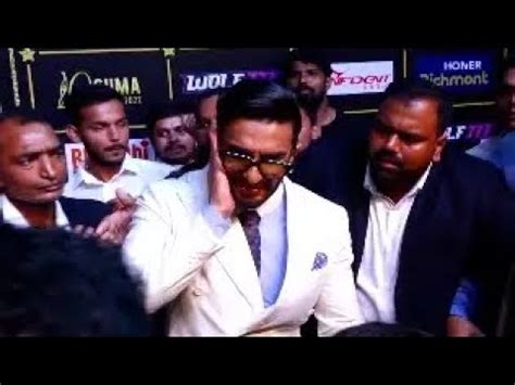 Bodyguard Accidentally Hits Ranveer Singh On The Face At SIIMA Awards