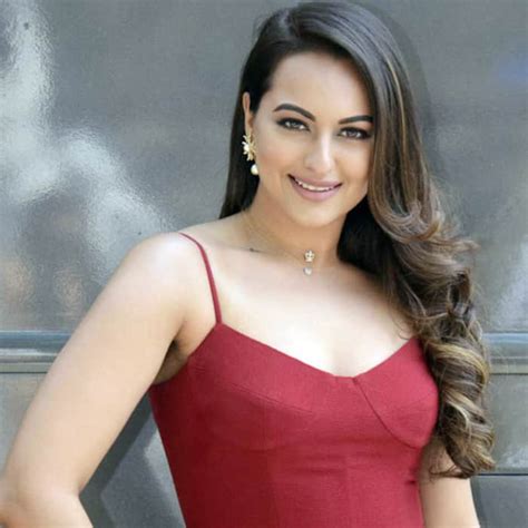 Sonakshi Sinha Hot And Sexy Pictures 2022
