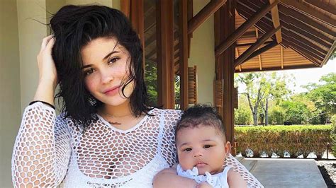 Kylie Jenner Shares 3 Month Old Stormi Pic While Vacationing With Travis