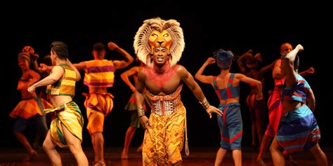 The lion king starts with presentation of rafiki the mandrill of king mufasa and queen sarabi's new cub to the animals of pride rock. BWW Review: LION KING THE MUSICAL at AsiaWorld-Expo