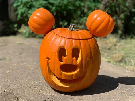 How to carve a Disney Mickey Halloween pumpkin - a beginner’s guide