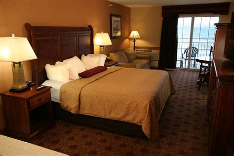 Mackinaw City Hotels Hamilton Inn Select Beachfront Of Mackinaw City