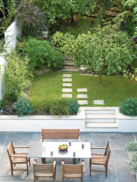 Updating your home's landscaping is a great way to increase the value of your property and create outdoor spaces for relaxing and entertaining. garden design long narrow garden - Google zoeken | Small ...