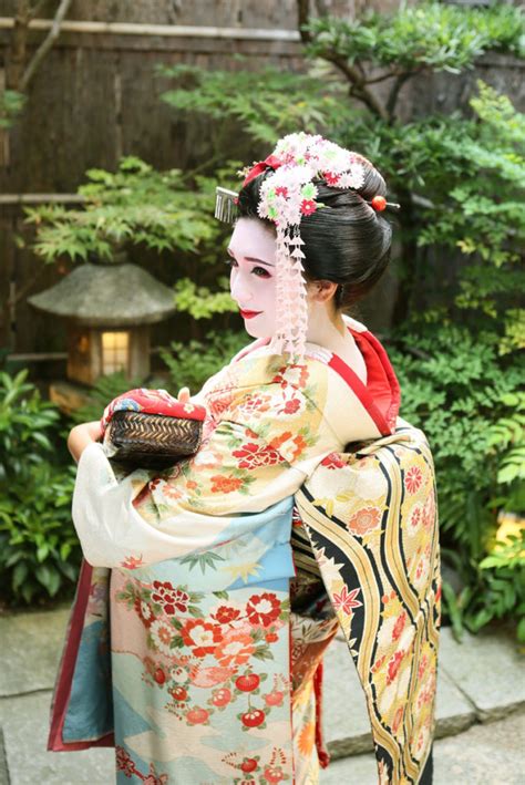 Maiko Kyoto Makeover How To Arrange A Japanese Geisha Makeup Or