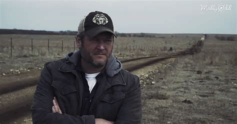 Warner music nashville's blake shelton is a country music heavyweight with over 25 #1 hit songs like god gave me you, boys 'round here, who are you when i'm not looking, honey bee and i'll name the dogs. Blake Shelton Writes A Song About Jesus After A Dream From God