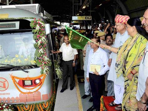 Cm Vasundhara Raje Flags Off Jaipur Metro Takes A Ride Too Hindustan Times