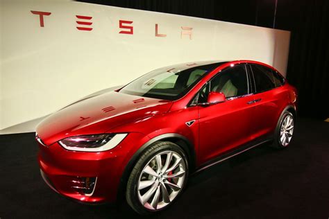 Teslas 140000 Model X Suv Does 0 60 In 32 Seconds Hits The Road