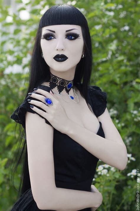 pin von armin spuhler auf anastasia gothische schönheit schwarzer lippenstift wunderschöne frau