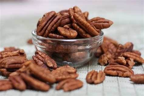 The pecan (carya illinoinensis) is a species of hickory native to the southern united states and northern mexico in the region of the mississippi river. Le noci Pecan: un concentrato di benessere - Vegano Gourmand