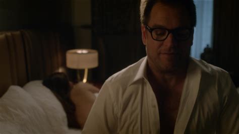 Auscaps Michael Weatherly Shirtless In Bull 2 01 School For Scandal