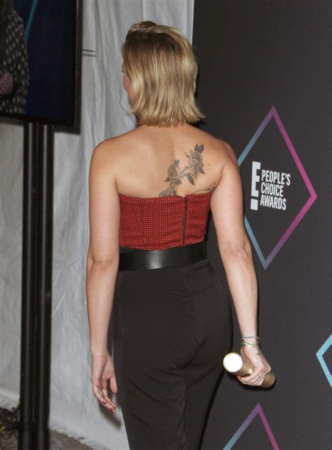 Scarlett Johansson Radiates Elegance At Peoples Choice Awards 2018 In