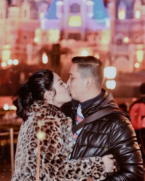 11 Pasangan Artis Yang Tak Segan Unggah Foto Ciuman