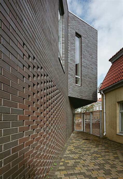 35 Cool Building Facades Featuring Unconventional Design