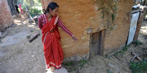 Ora In Nepal Chi Chiude Le Donne Con Le Mestruazioni In Capanne Isolate