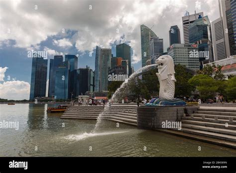 Merlion Famous Landmark Singapore Stock Photo Alamy