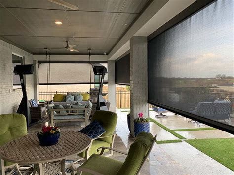 Keep Customers Happy Year Round With Retractable Patio Screens