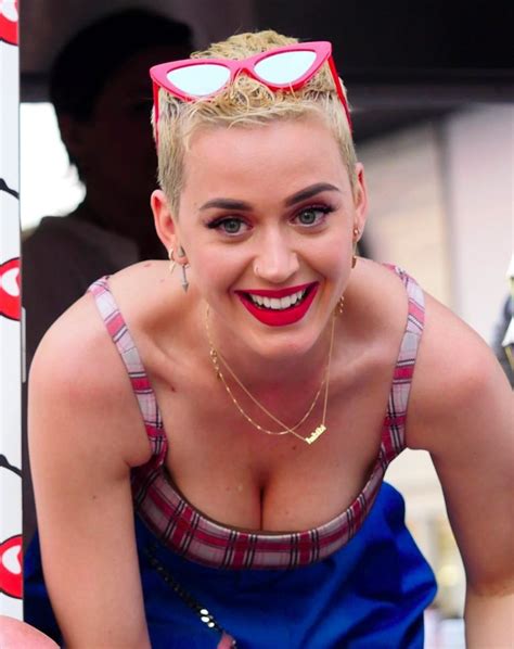 Katy Perry Cleavage 33 Photos Thefappening