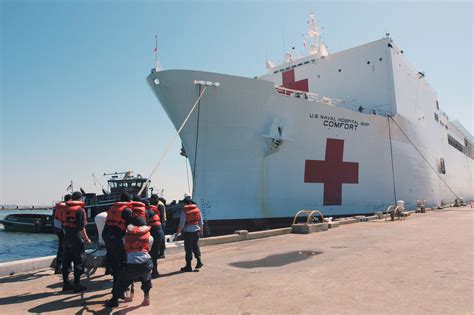 Us Navy Usn Sailors Assigned As Line Handlers Heave Too On The Bow