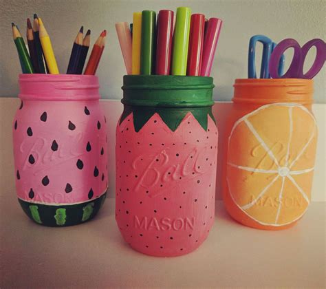 28 Fabulous Painted Mason Jar Ideas From Cutesy To Classic Mason Jar Art Diy Bottle Crafts