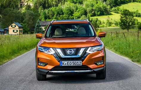 The engine is located longitudinally at the front of the body. NISSAN X-TRAIL 2017, IL SUV CONCRETO - Auto&Design