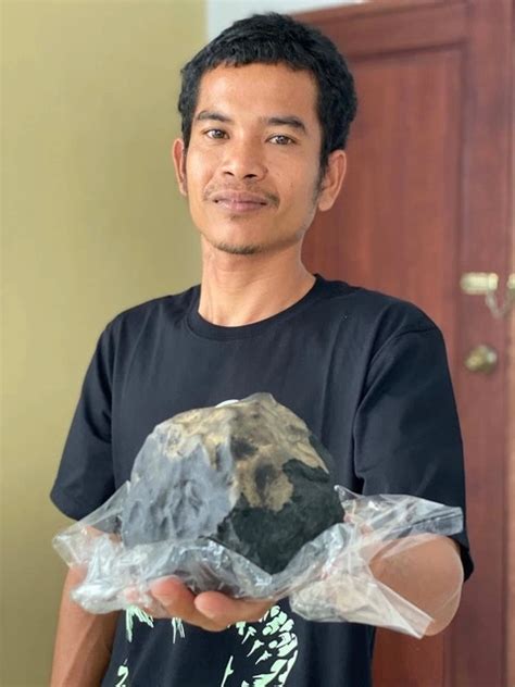 ไขปริศนา ดาวตก อุกกาบาต ย้อนอดีตกลับไปเมื่อ 66 ล้านปี กับความน่าสะพรึงกลัว สะเก็ดดาวอังคาร 15 กิโลเมตร พุ่งชนโลก จนทำให้ไดโนเสาร์ ต้องสูญพันธุ์ หนุ่มอินโดฯ ทรัพย์หล่นทับ หินอุกกาบาตตกใส่หลังคาบ้าน ขาย ...