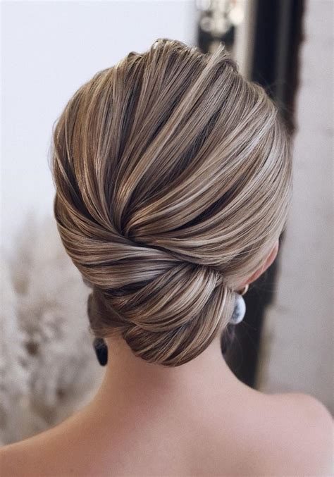 20 Trendy Low Bun Wedding Updos And Hairstyles 2023