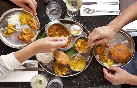 5 Basic Indian Dining Etiquettes You Should Definitely Follow
