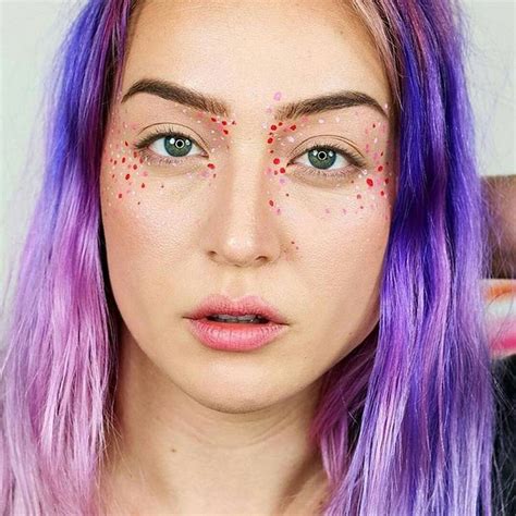 Rainbow Freckles Are The Colorful Beauty Trend You Have To See Self Freckles Creative
