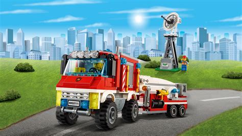 Earn enough lego bricks to create new kinds of buildings, find parts to put together and modify some cool vehicles and do your best to. LEGO City - Camión de Bomberos polivalente (60111): Amazon ...